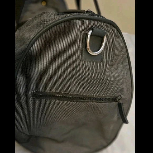 Versace Parfumes Gray Duffle/Tote/Carry On/ Weekend/ Travel/ Gym Bag - Picture 5 of 6